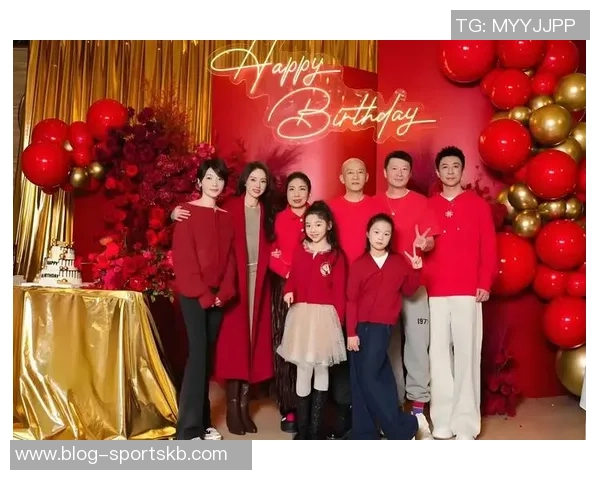 嫂子颜值爆表何猷君携妻儿共庆揭幕战与孩子生日欢乐时光 嫂子颜值爆表何猷君携妻儿共庆揭幕战与孩子生日欢乐时光