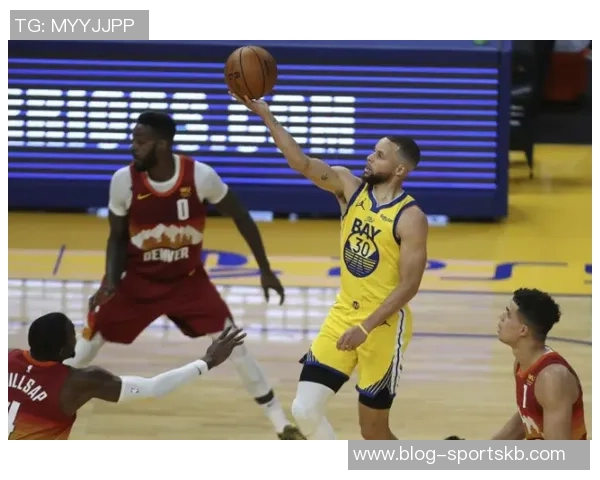 约基奇半场表现低迷仅得10分三分球6投全失状态堪忧 约基奇半场表现低迷仅得10分三分球6投全失状态堪忧