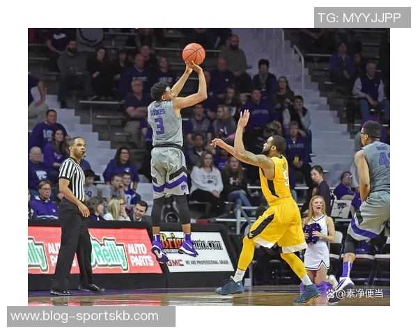 芬奇赞兰德尔吸引防守能力出色助攻12次展现团队配合精神 芬奇赞兰德尔吸引防守能力出色助攻12次展现团队配合精神